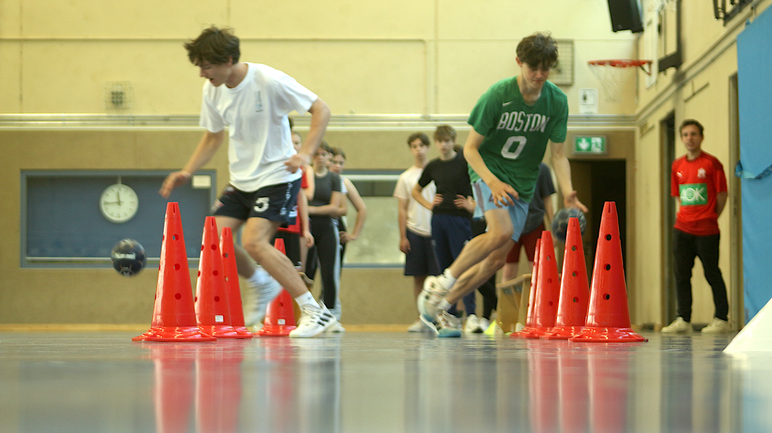 Handball Sportverein Hamburg und AOK besuchen das CvO