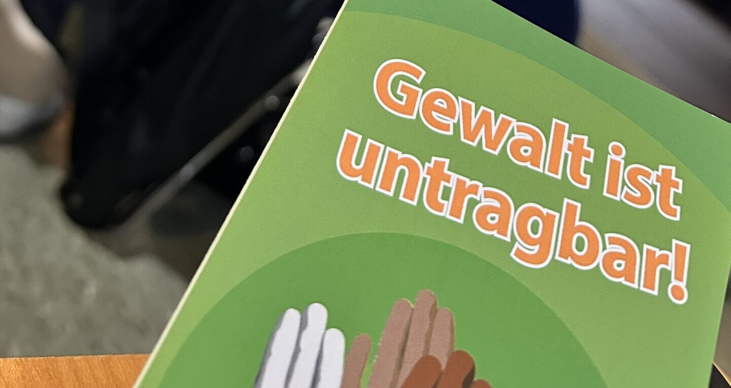 Schülerinnen organisieren Vortrag zu Frauenhäusern