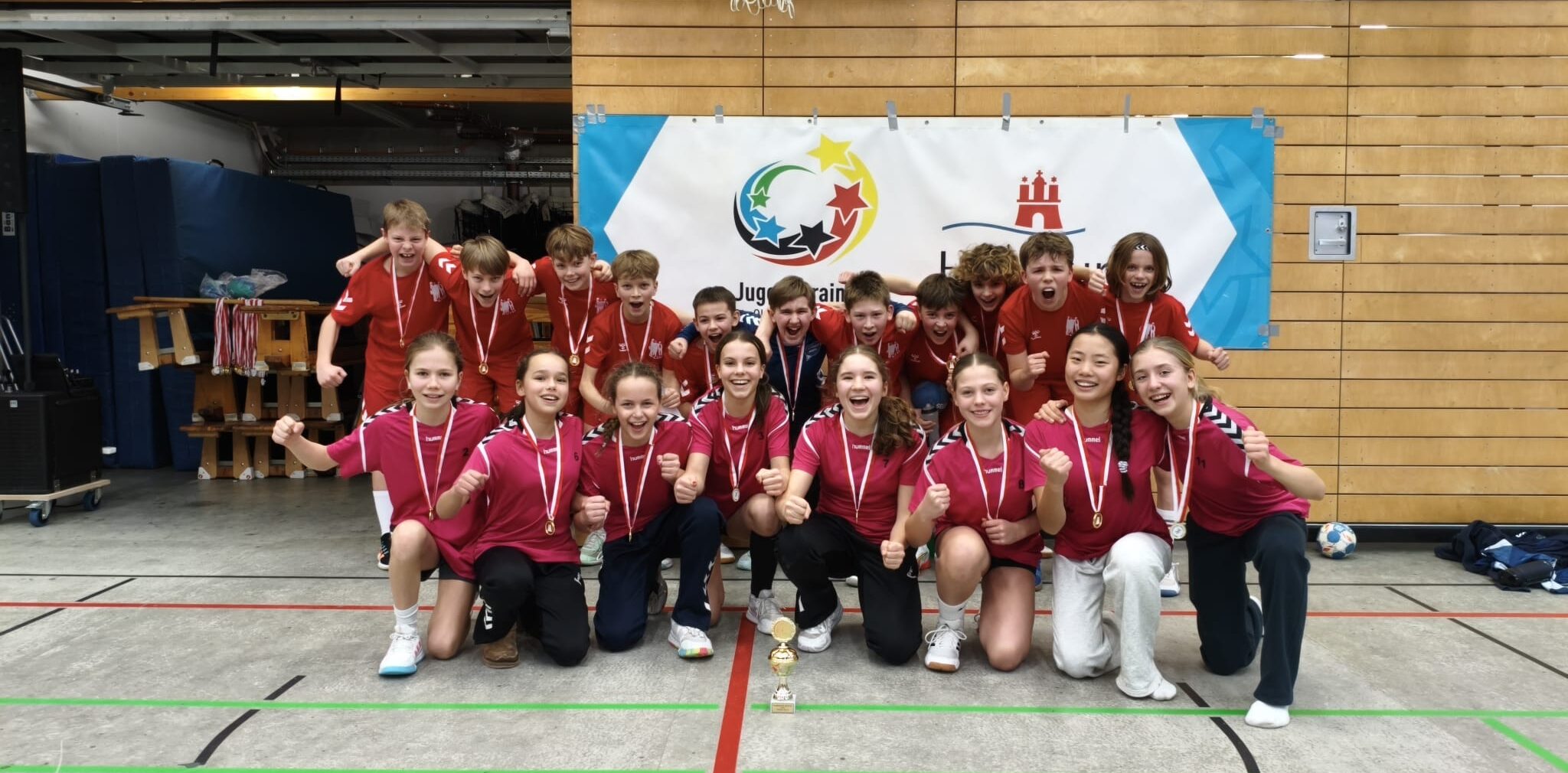 Unsere HandballerInnen fahren nach Berlin